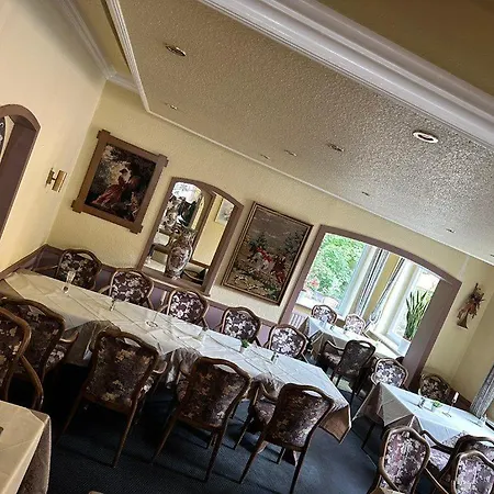 Hotel-cafe-restaurant Parkhaus بيت ضيافة